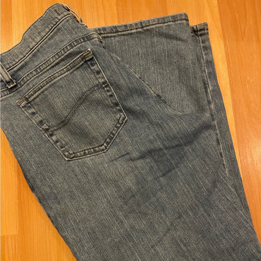 straight leg at the waist  Lee Jeans 10 Short